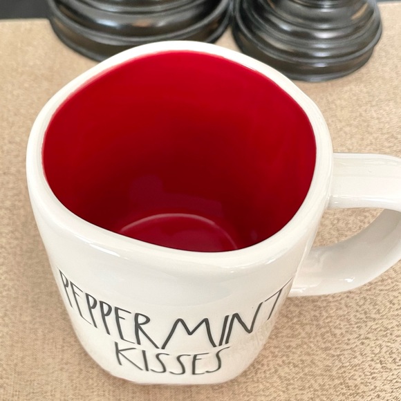 🆕Rae Dunn PEPPERMINT KISSES Ceramic Mug - Picture 4 of 5